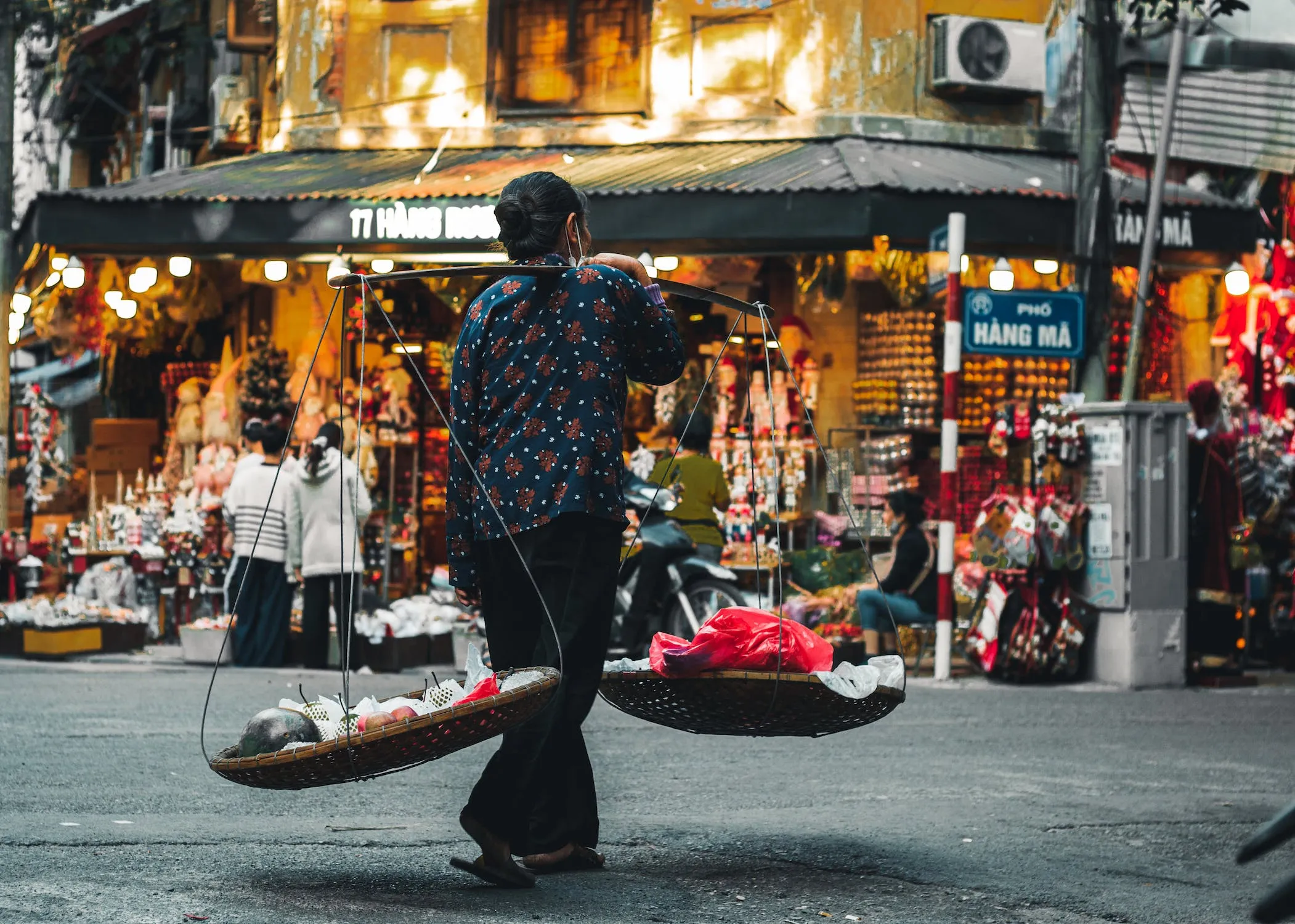 8 Days to Ho Chi Minh and Ha Noi by Harry test w8fwnv