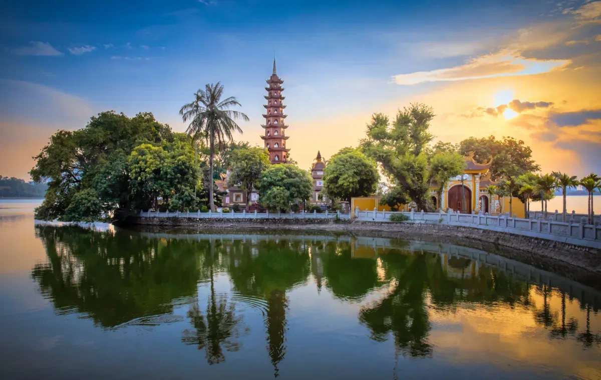 https://api-staging.holicay.com/uploads/large_8a33fb11-webp-birds-eye-view-of-the-tran-quoc-pagoda.webp