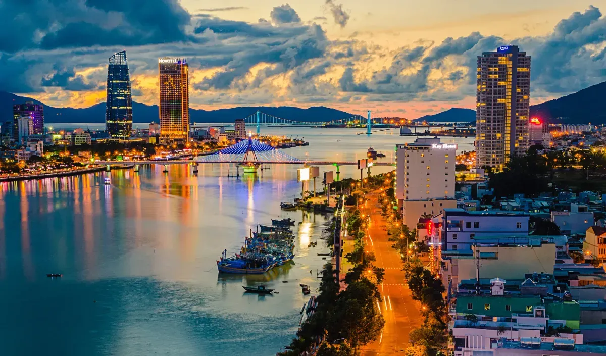 https://api-staging.holicay.com/uploads/large_danang3_2ea8dca59e.webp